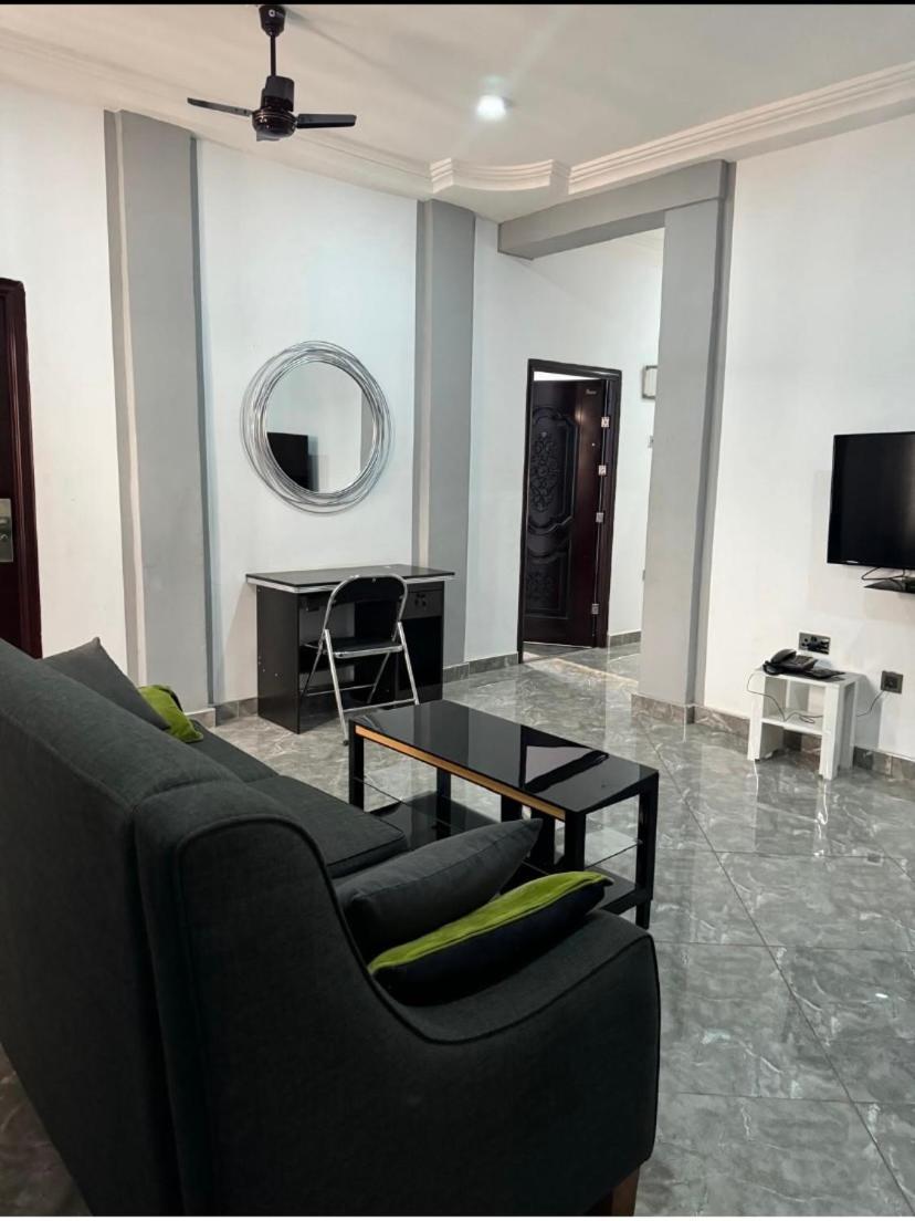 Baffour Apartments Adiebeba Extérieur photo