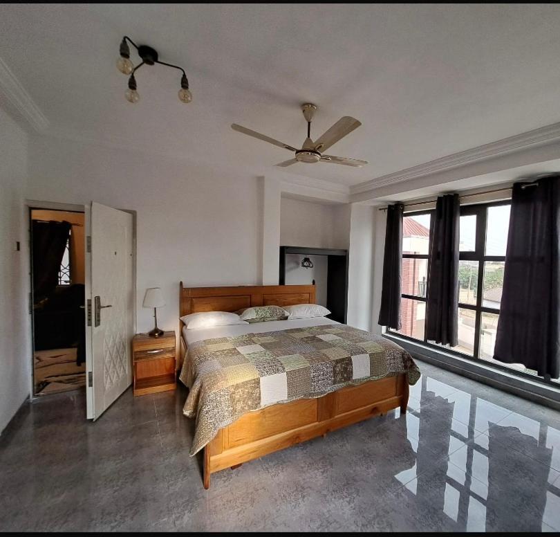 Baffour Apartments Adiebeba Extérieur photo