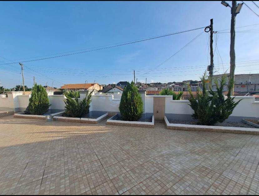 Baffour Apartments Adiebeba Extérieur photo