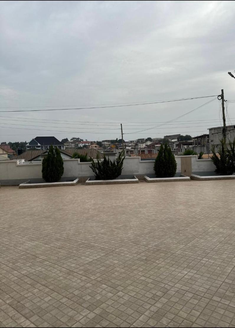 Baffour Apartments Adiebeba Extérieur photo