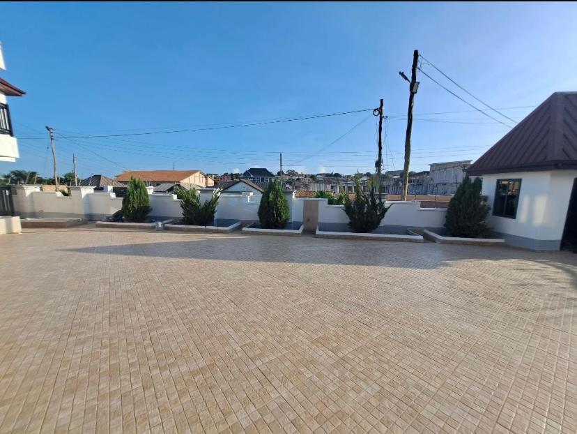 Baffour Apartments Adiebeba Extérieur photo