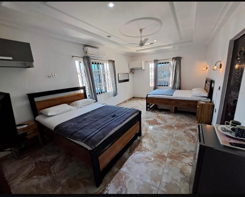 Baffour Apartments Adiebeba Extérieur photo