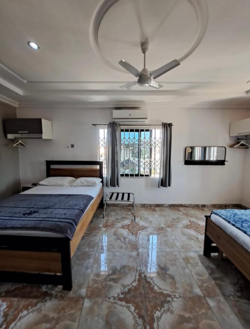 Baffour Apartments Adiebeba Extérieur photo