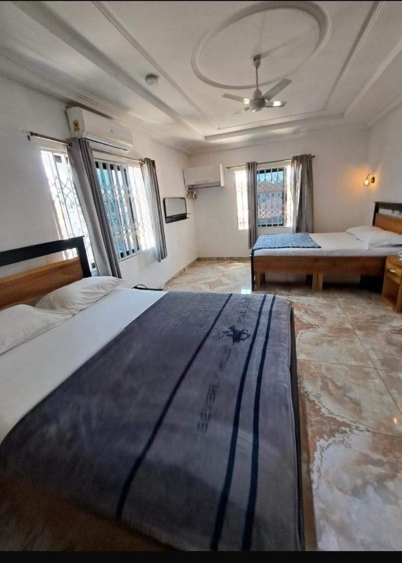 Baffour Apartments Adiebeba Extérieur photo