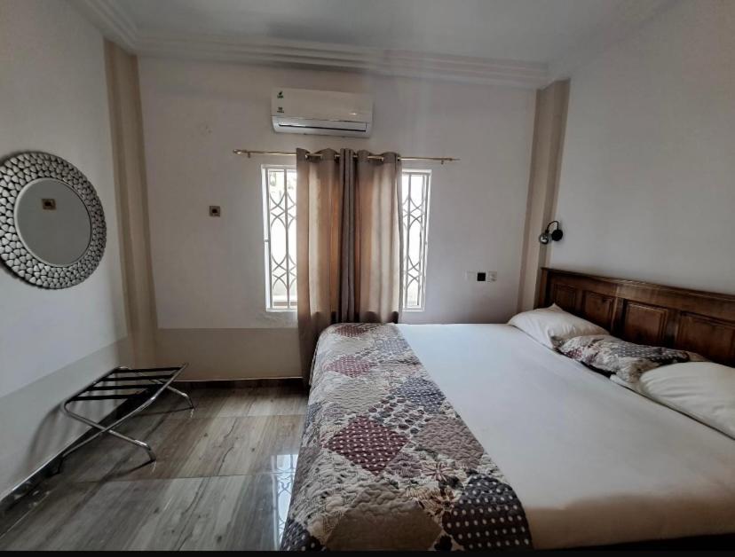 Baffour Apartments Adiebeba Extérieur photo